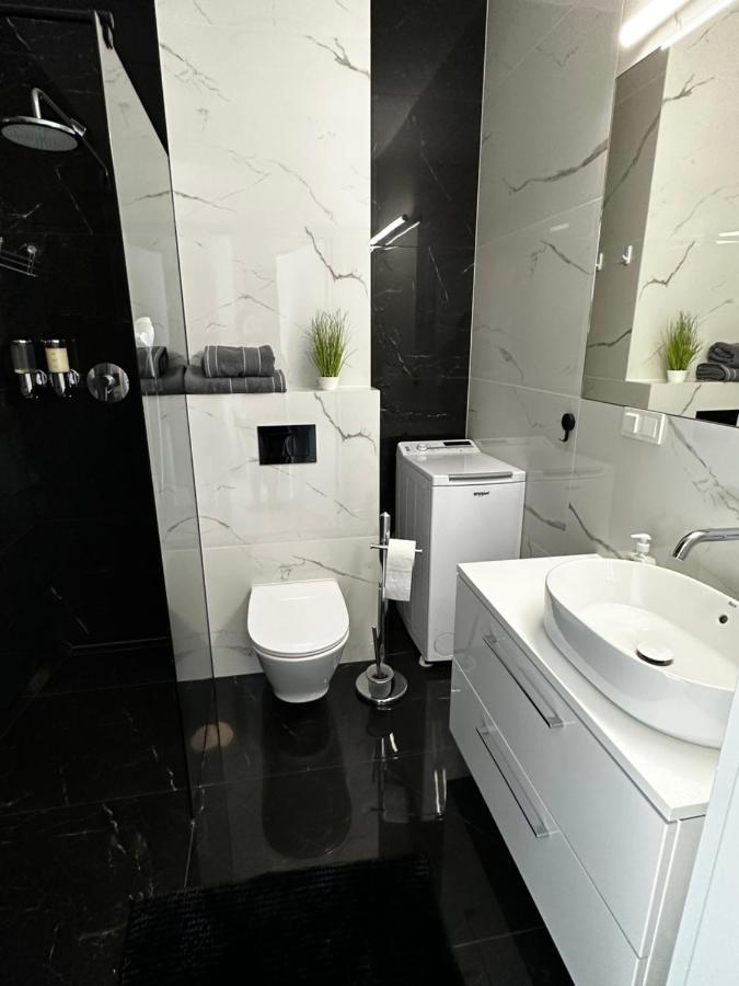 Platinium De Lux Apartament Butas